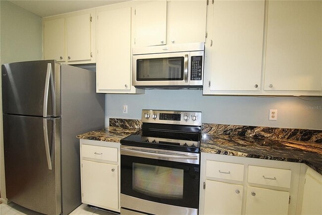 Building Photo - 390-301 301 Blvd W