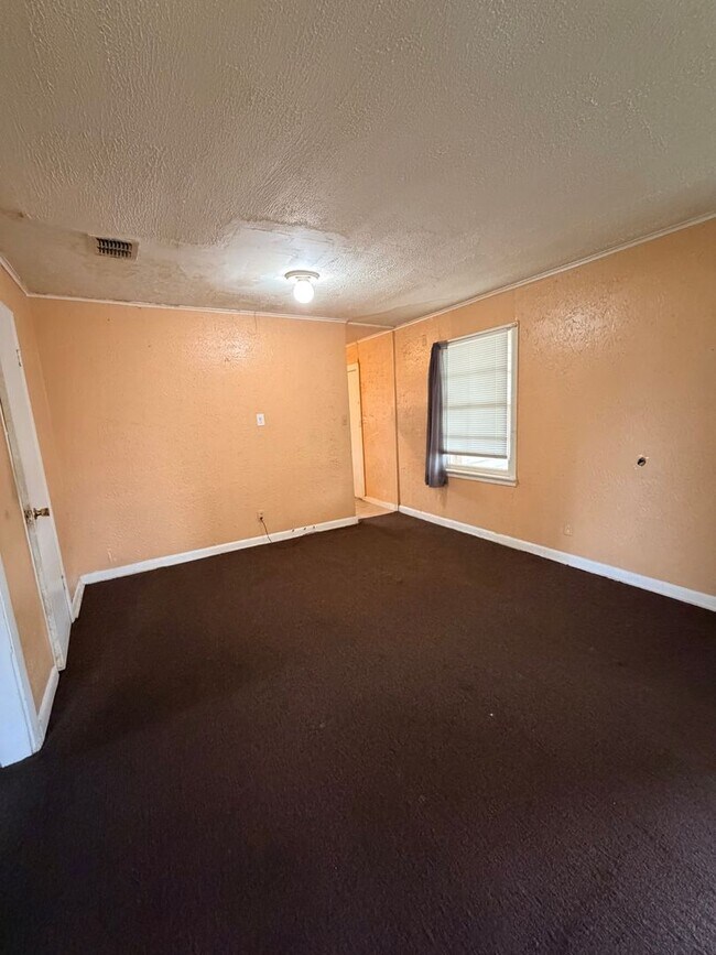 Foto del edificio - Spacious 3 Bedroom Home