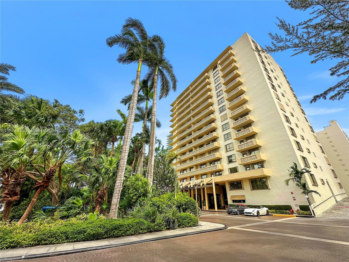 Foto principal - 10185 Collins Ave