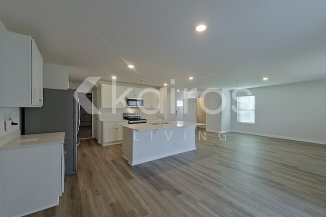 Foto del edificio - 126 Inez Ave