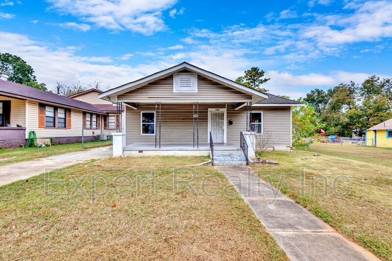 Primary Photo - 1252 Maple St