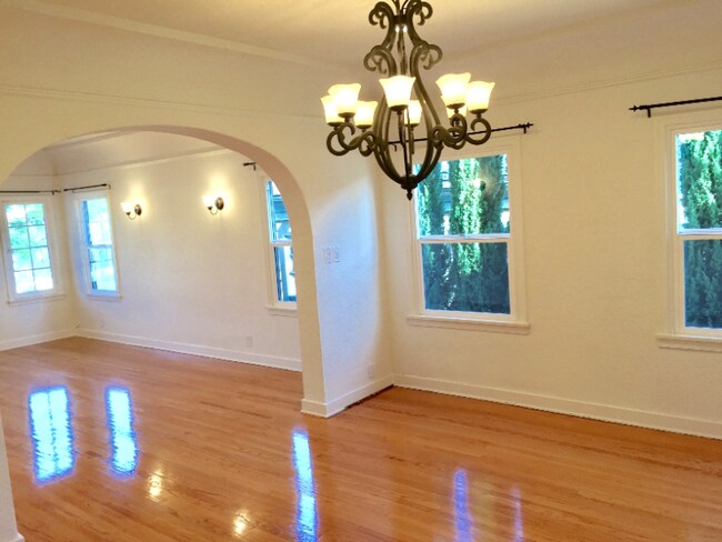 Foto del edificio - 1106.5 S Doheny Dr