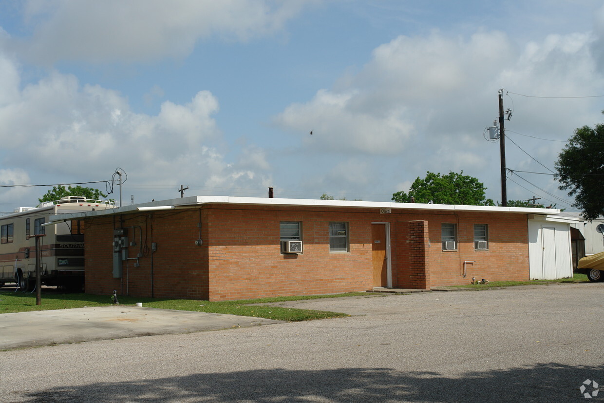Brazos Mobile Home Port Apartments Freeport, TX