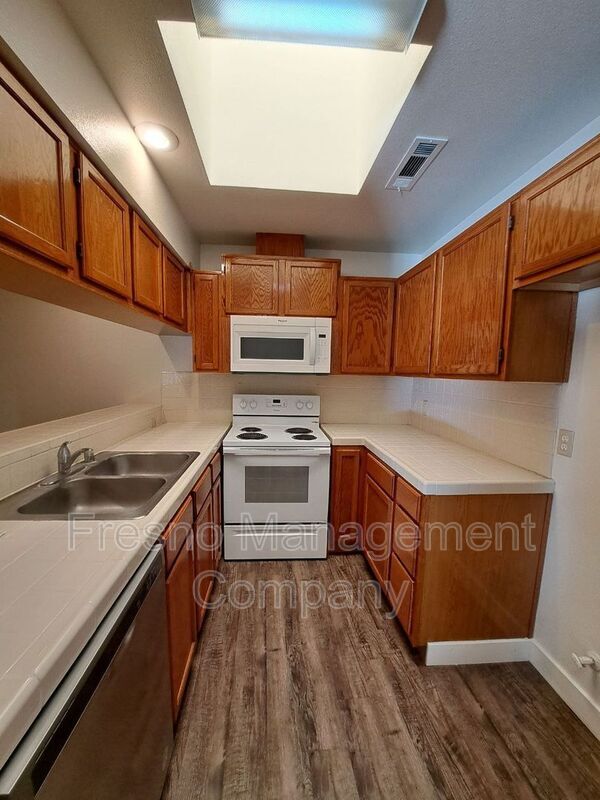 Foto del edificio - 7040 N Thorne Ave