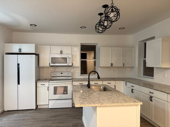 Foto del edificio - 5044 S Old 3C Hwy