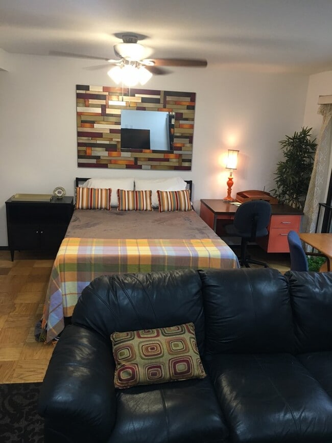 Foto del edificio - 11114 Oak Leaf Dr