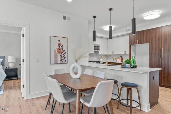 Building Photo - **OFFERING 50% OFF THE FIRST MONTH'S RENT*...
