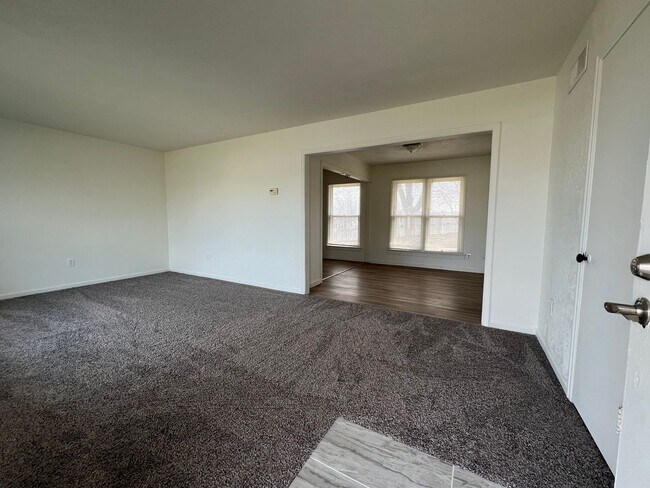 Foto del edificio - 1120 NW Carroll Dr