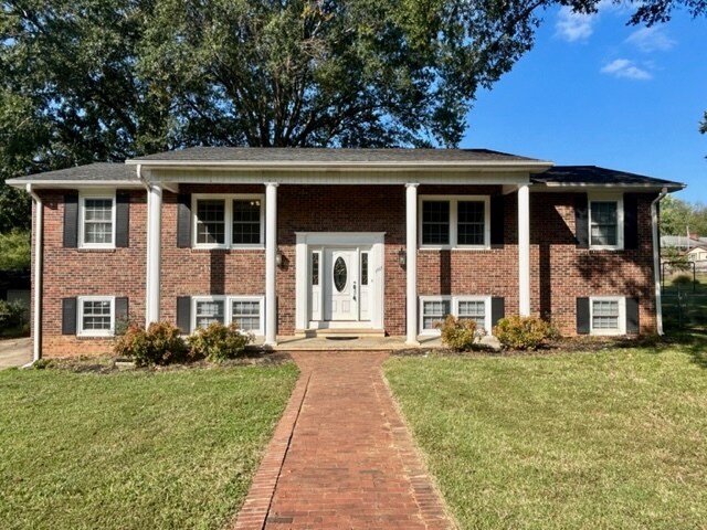 Building Photo - 1707 Wedgewood Dr