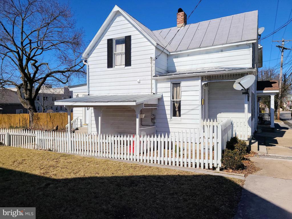 Primary Photo - 131 West St