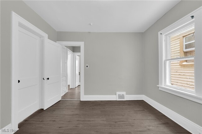 Building Photo - 3219 W 116th St