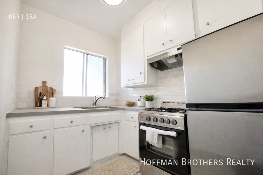 Building Photo - 1327 Magnolia Ave