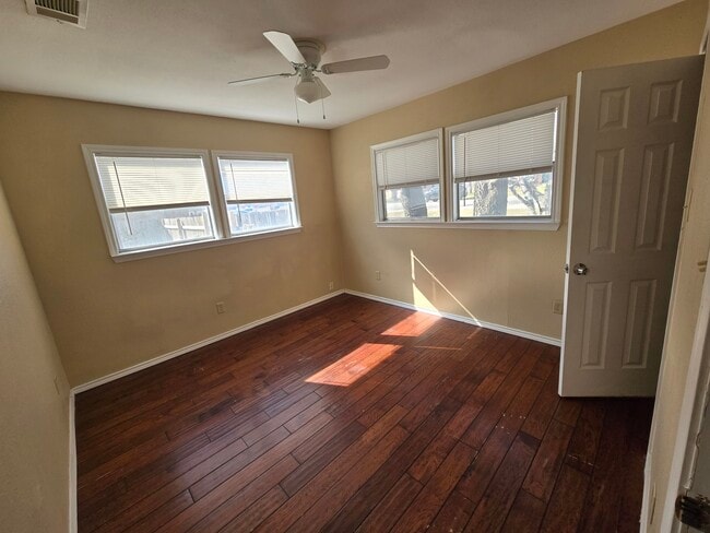 Dormitorio - 505 Veterans Ave