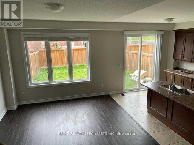 Building Photo - 40 Kawana Rd