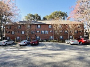 Building Photo - 158 E University Dr