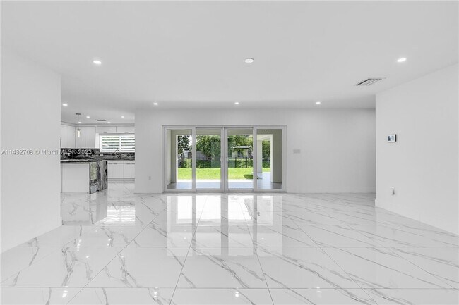 Foto del edificio - 6015 SW 112th Ct