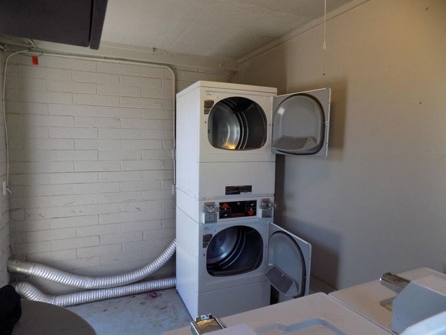 Building Photo - Great Location 1 bed/1 bath 85281