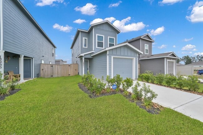 Building Photo - 18271 Via Aurelia Dr
