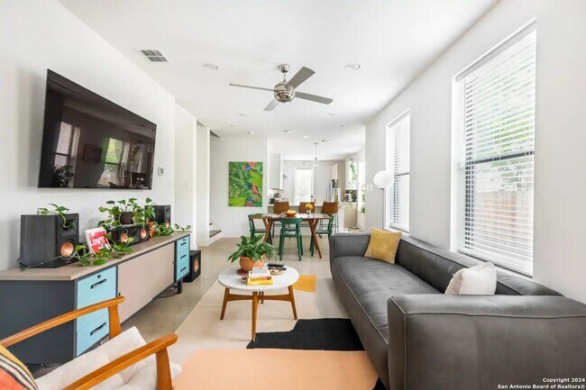 Foto del edificio - 808 E Carson St