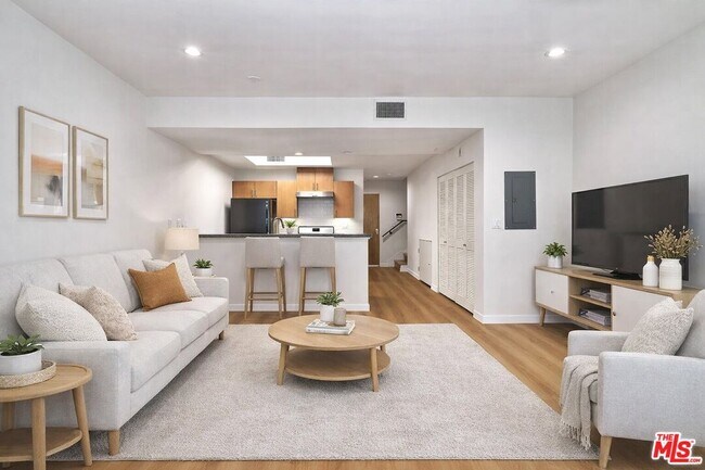 Building Photo - 2864 Sunset Pl