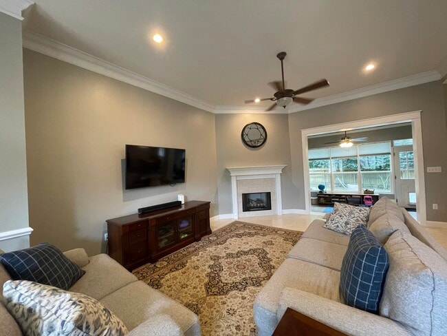Building Photo - 827 Coldwater Creek Cir