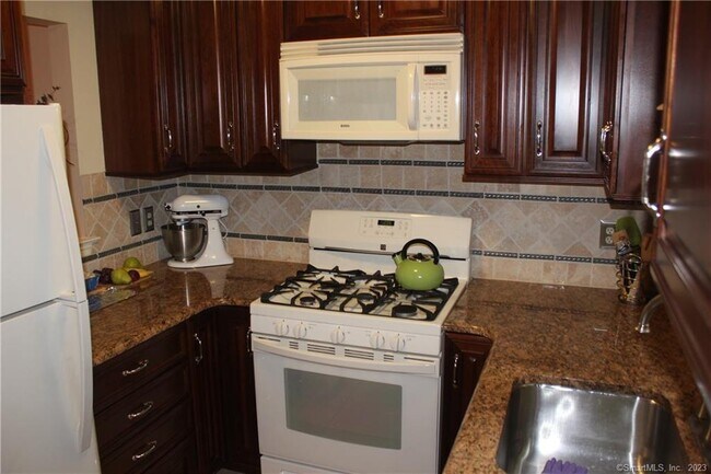 Building Photo - 127 Springbrook Dr