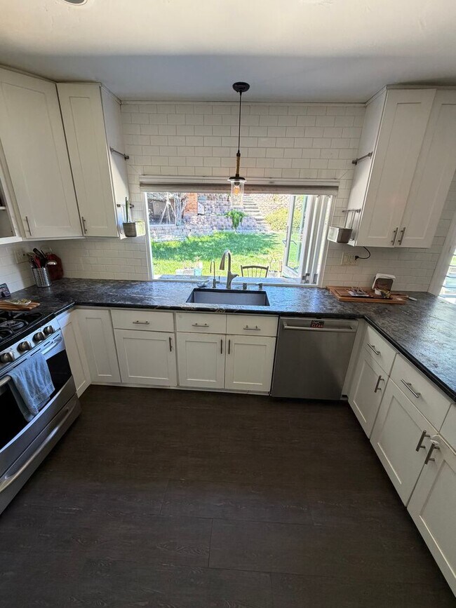 Foto del edificio - Beautiful 3 bed / 2.5 bath / 2021 sqft Single Family Home in Oceanside with Massive Backyard- Ava...