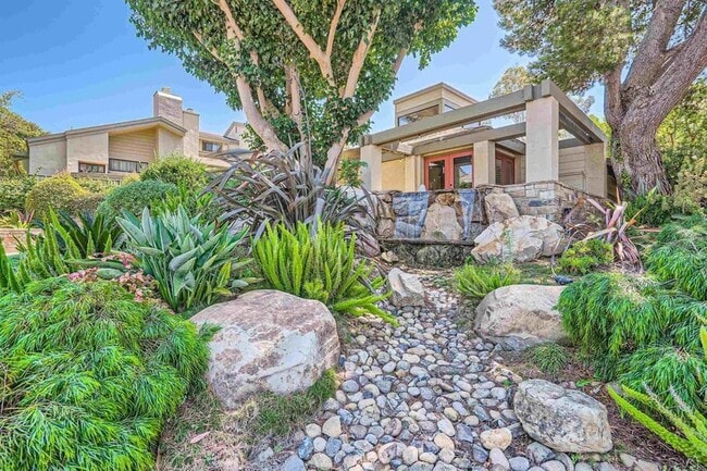 Building Photo - 3253 Caminito Eastbluff