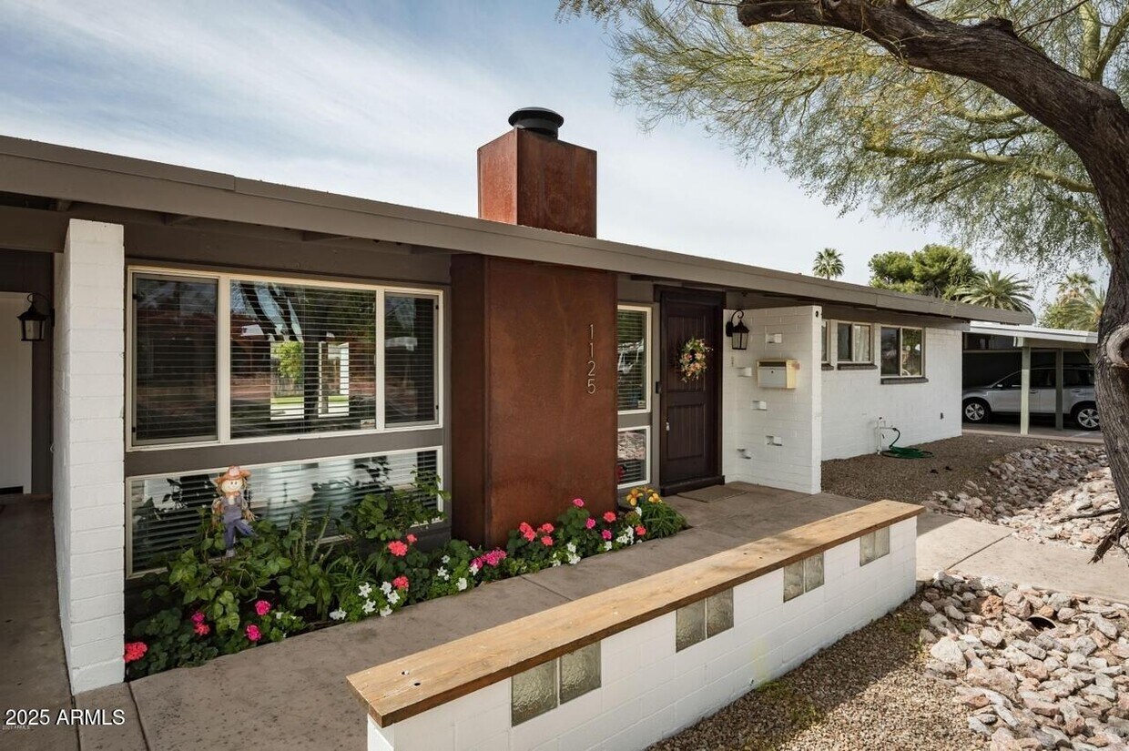 Primary Photo - 1125 E Northview Ave