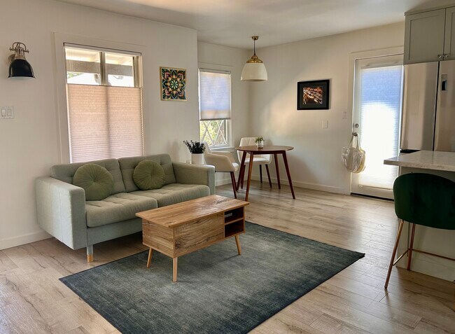 Foto del edificio - 3120 1/2 Madera Ave