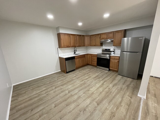 Kitchen - 1208 W Whitehall St