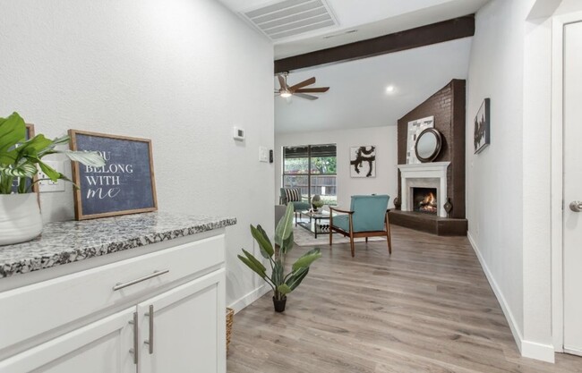 Building Photo - 8809 Deerwood Dr