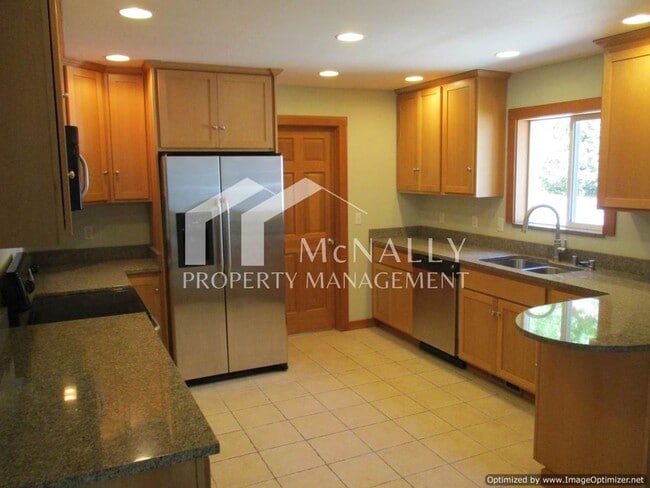 Foto del edificio - 3 bedroom Craftsman Home near Narrows & Uptown