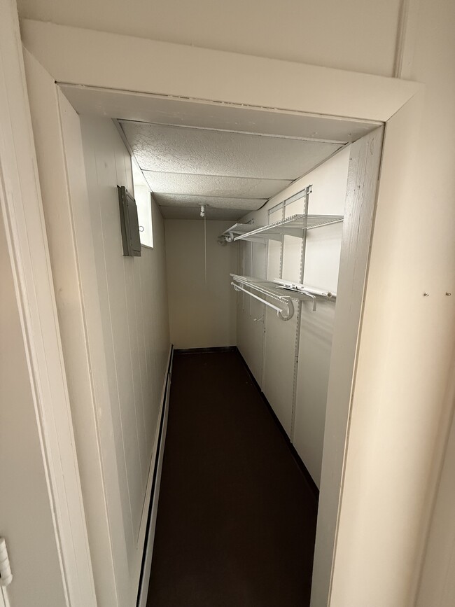 Armario - 30 Howard St