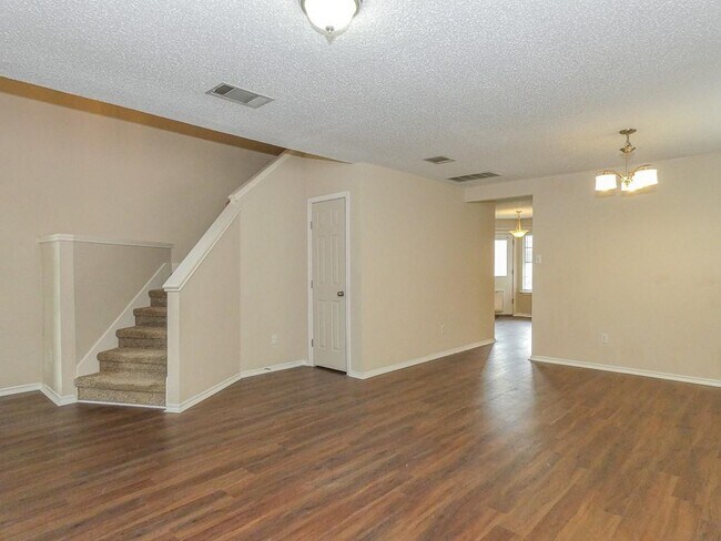 Building Photo - 3602 Cheyenne St
