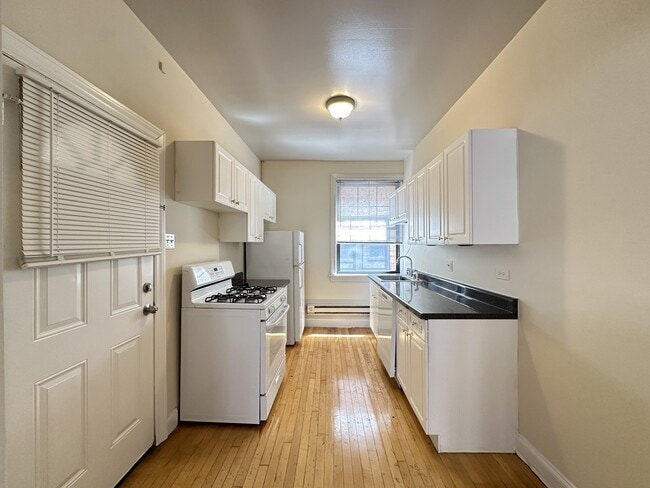 Building Photo - 1312 Oak Ave