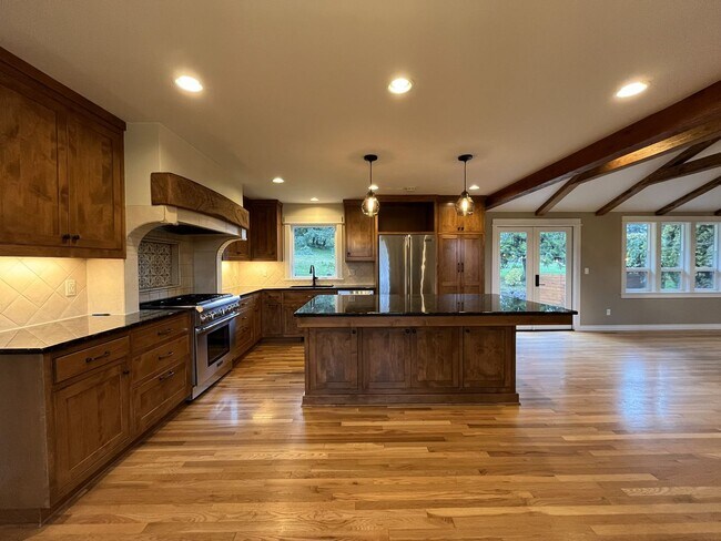 Foto del edificio - 4 Bedroom Country Home with Vaulted Living Area, Island Kitchen & Scenic Surroundings