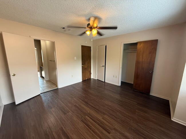 Building Photo - 8848 GSRI Ave