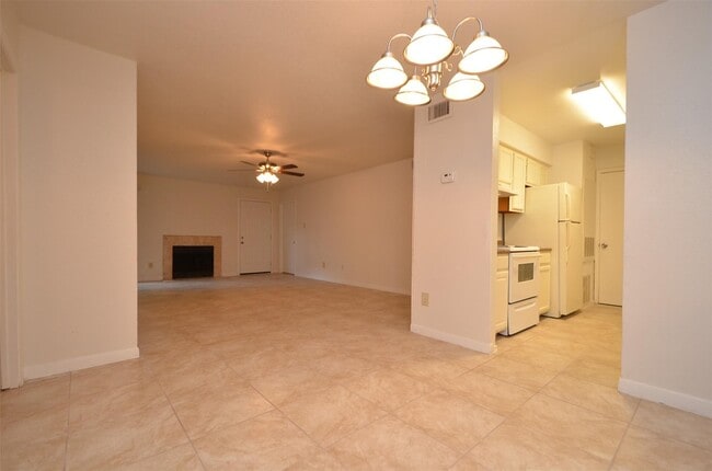 Building Photo - 9700 Leawood Blvd