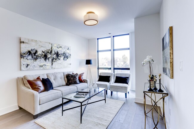 Foto del edificio - 1402 H St NE