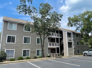 Building Photo - 220 Elm St