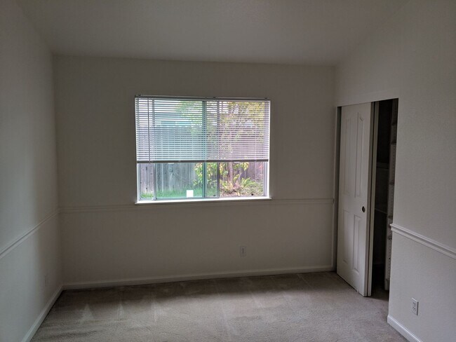 Foto del edificio - 6351 Fieldale Dr