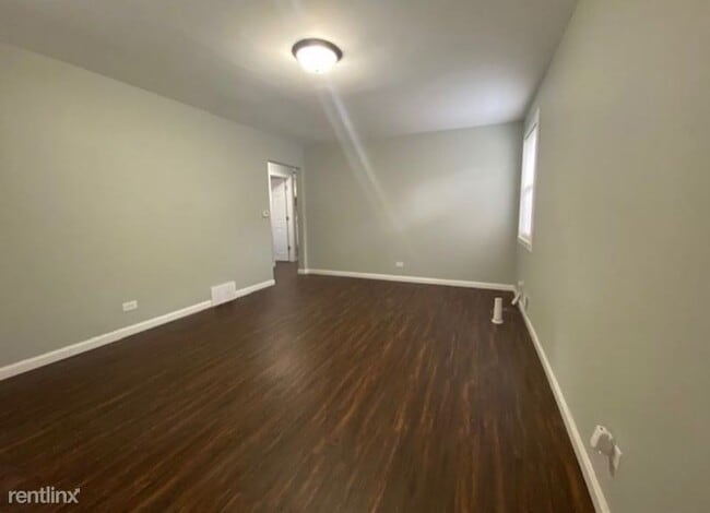 Building Photo - 3 br, 1 bath House - 10053 S Merrill Ave