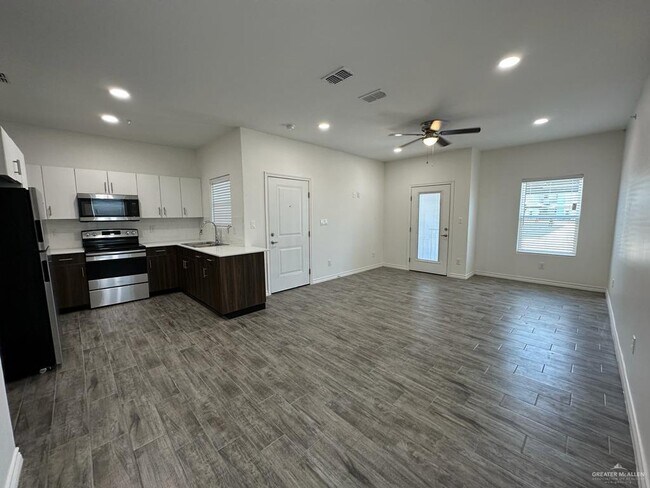 Foto del edificio - 302 Sylvia Handy Dr