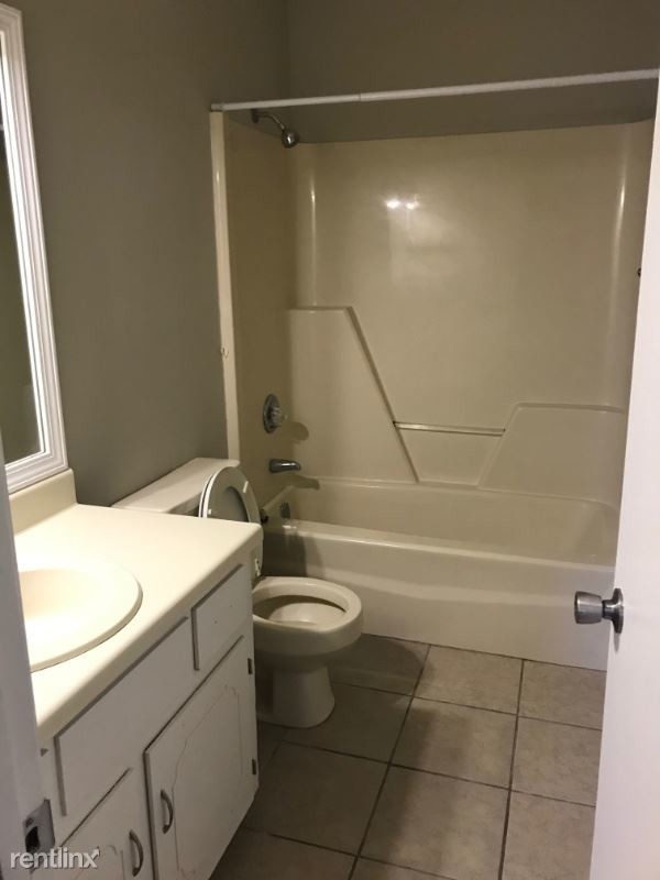 Foto del edificio - 3 br, 2 bath House - 2404 Creekwood. Dr.