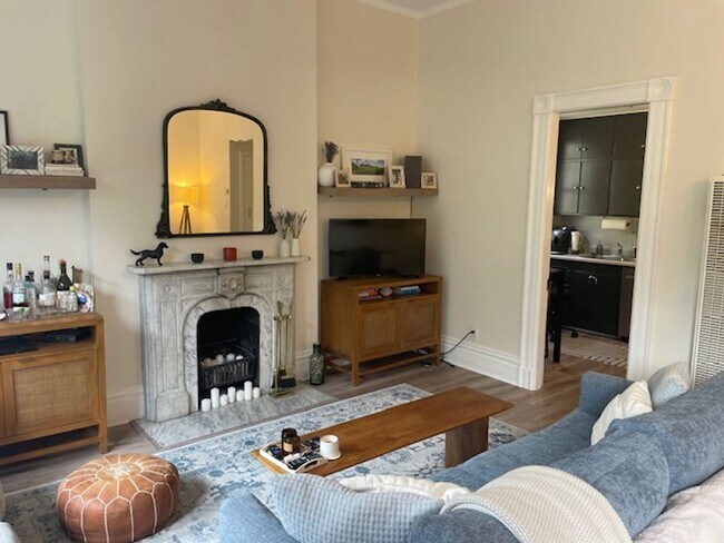 Foto del edificio - COMING SOON!  1890 Victorian 1 Bedroom wit...