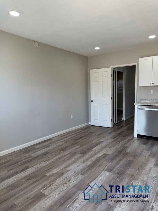 Building Photo - Upgraded 1BD/1BA Apartment in Lakeside, CA - 1/2 Off Move-In Special!