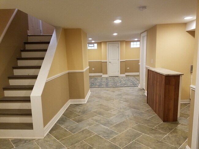 Building Photo - 8801 S Union Ave