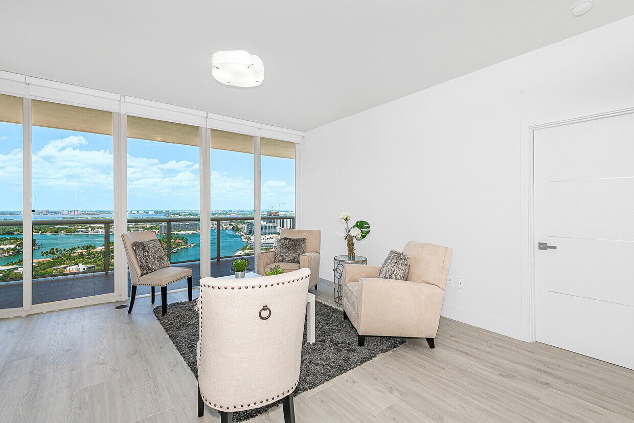 Foto principal - 6301 Collins Ave