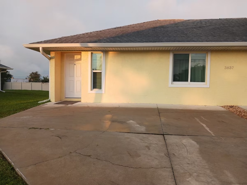 Primary Photo - 3837 Hialeah Rd